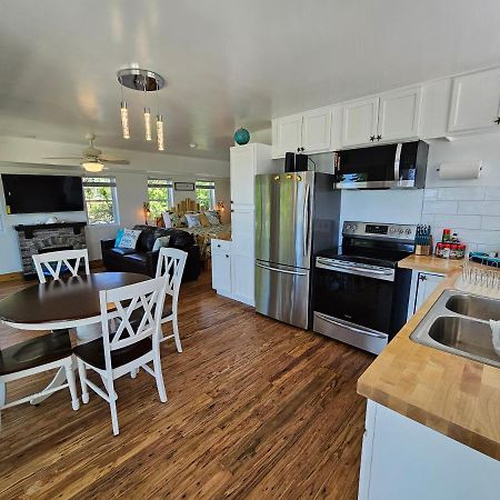 Tree-Top Lake-Front Cottage Madison Exterior foto